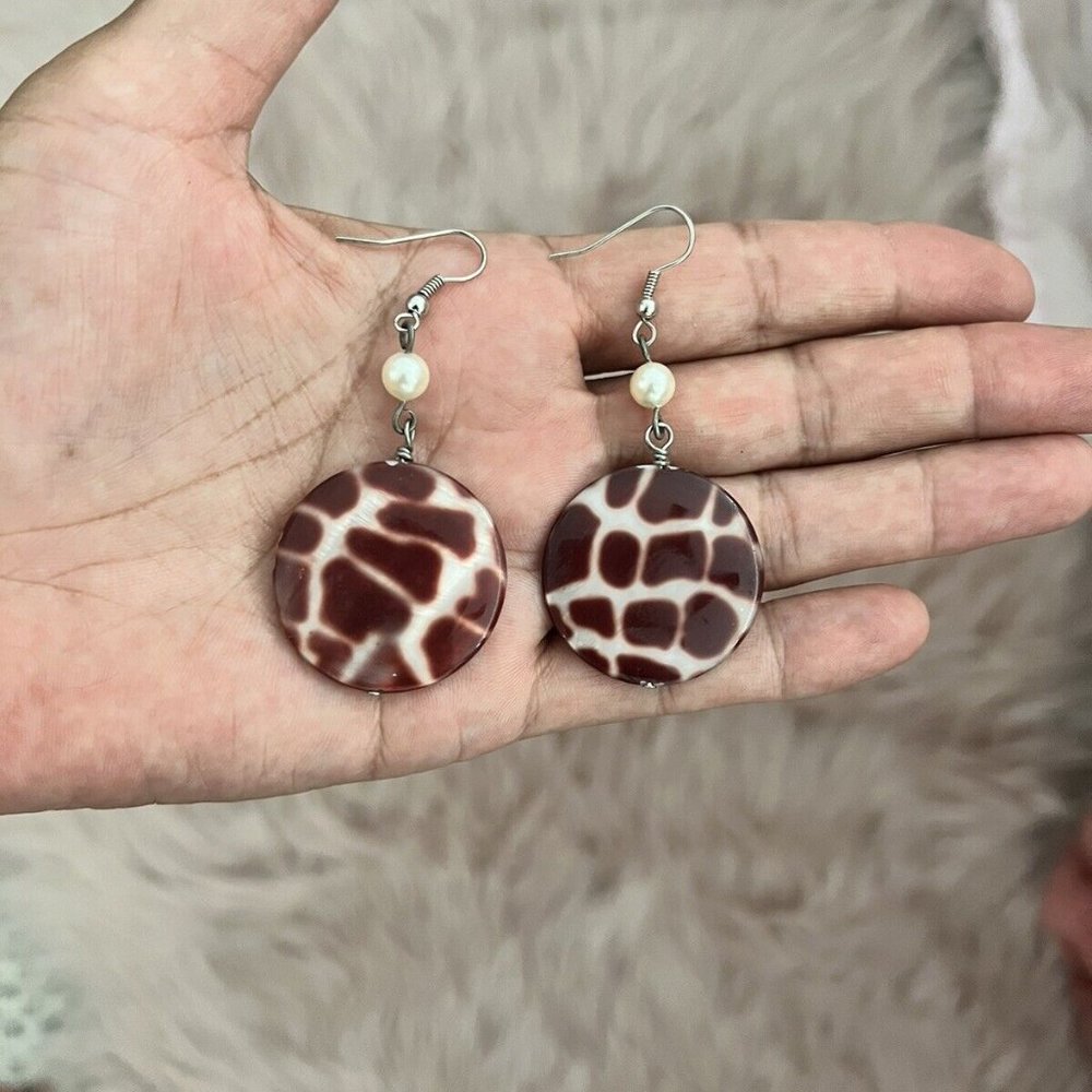 Women's Giraffe Print Round Dangle Earrings with a touch of Pearls, Pre-owned - Picture 4 of 4